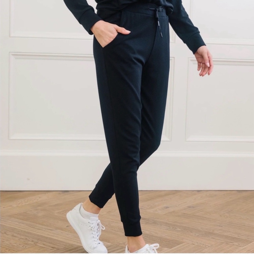 Cozy Earth Women's Black Bamboo Jogger Pants. One Of Oprah’s Favorite Things!